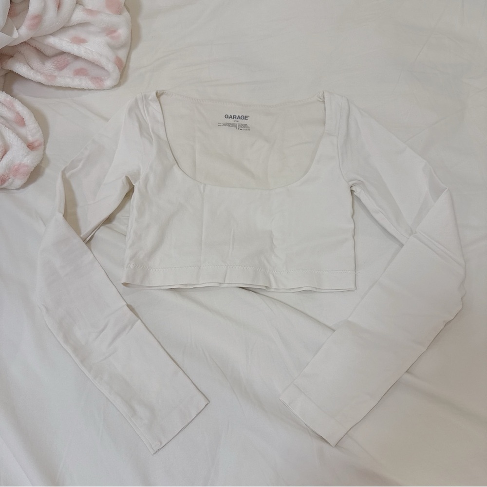 Garage white crop top